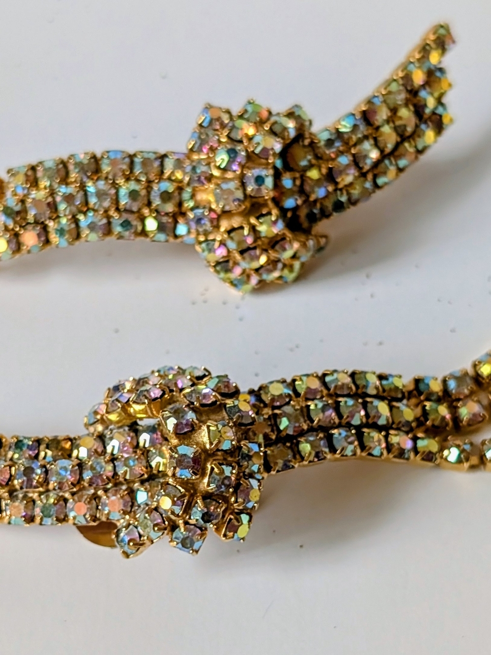 Vintage Aurora Borealis Rhinestone Gold-Tone Ribbon shoe clips - Picture 3 of 9